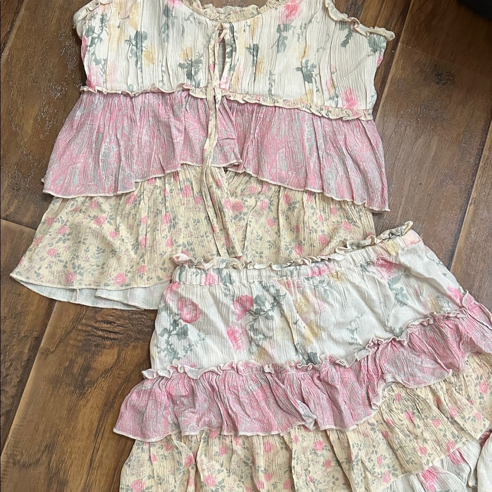 Floral Tiered Ruffle set - Picture 3 of 3